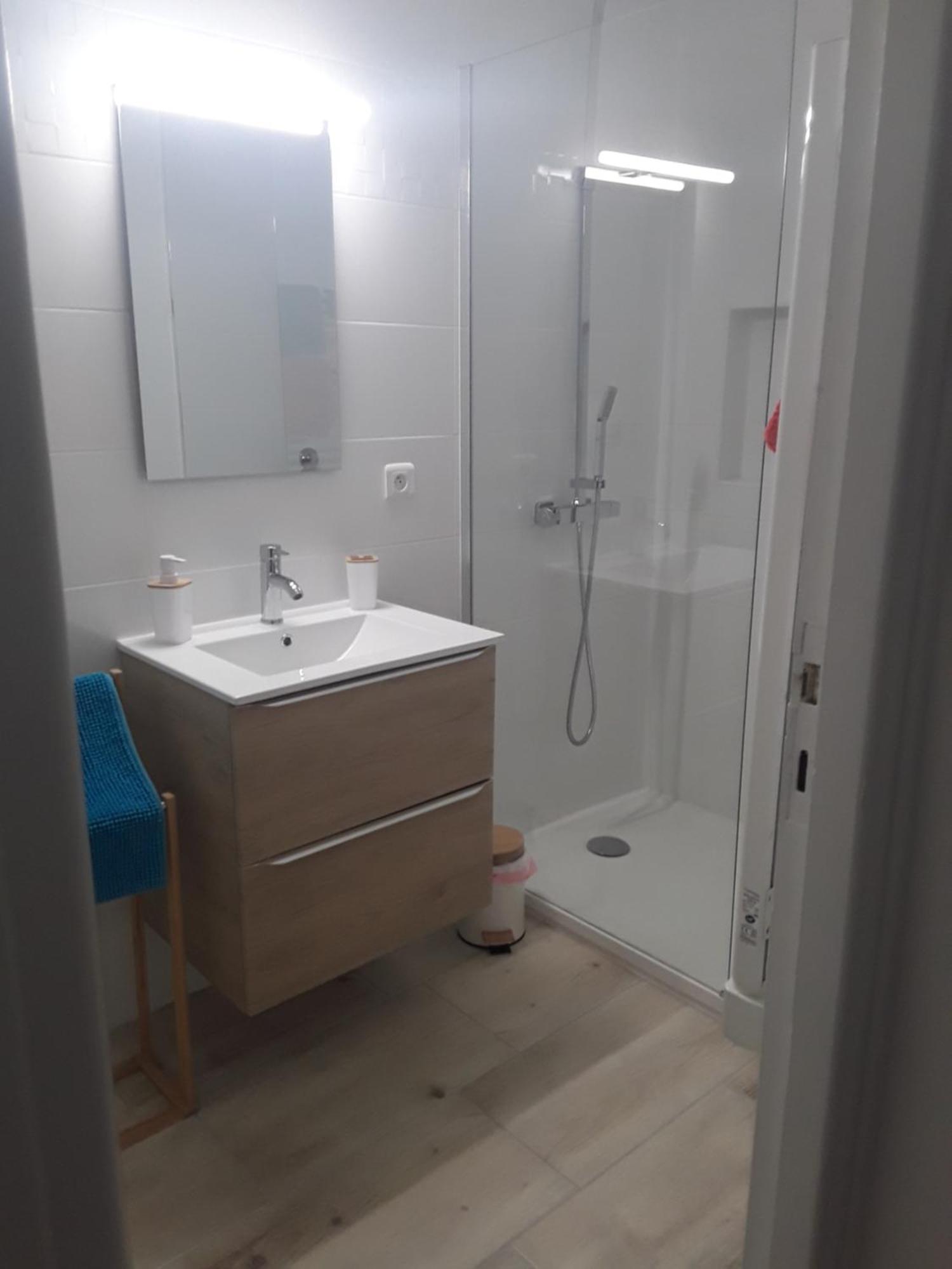Apartment Le Cypres - 2 A 4 Personnes - Avec Balcon - Stationnement Libre Et Gratuit - Proche Du Polygone Beziers