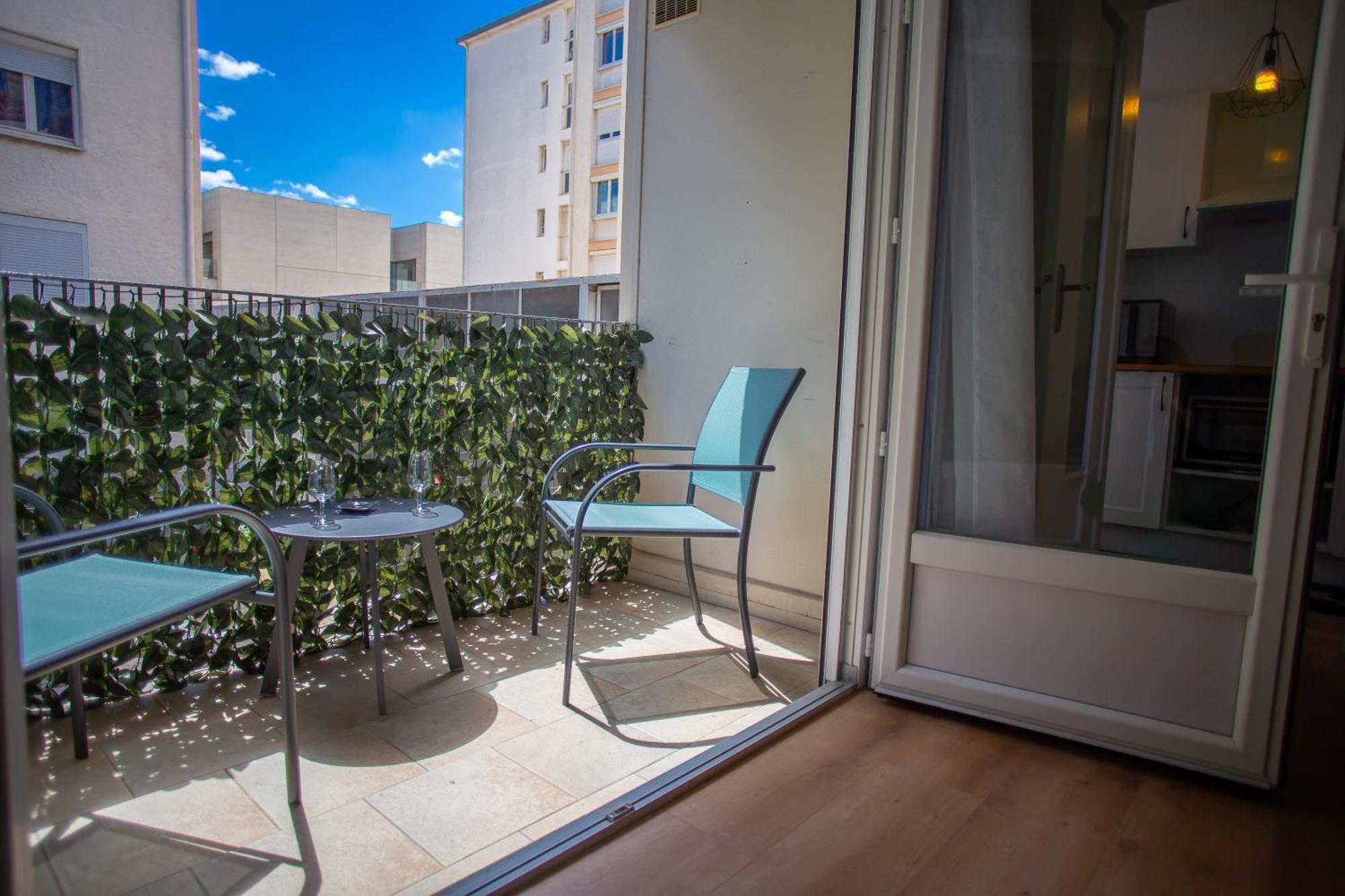 Le Cypres - 2 A 4 Personnes - Avec Balcon - Stationnement Libre Et Gratuit - Proche Du Polygone *