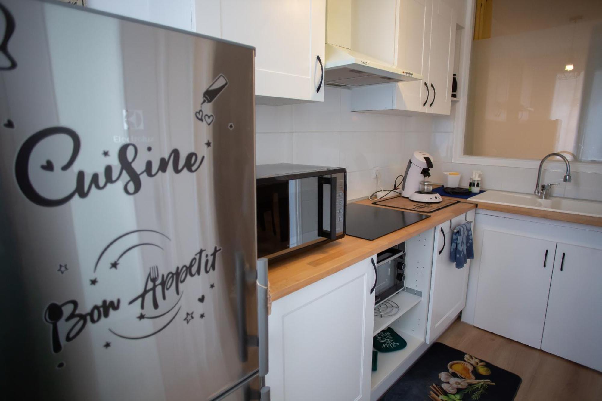 Apartment Le Cypres - 2 A 4 Personnes - Avec Balcon - Stationnement Libre Et Gratuit - Proche Du Polygone Beziers